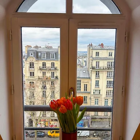 Stylish Montmartre Flat With View *