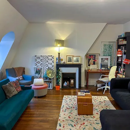 Stylish Montmartre Flat With View Parigi