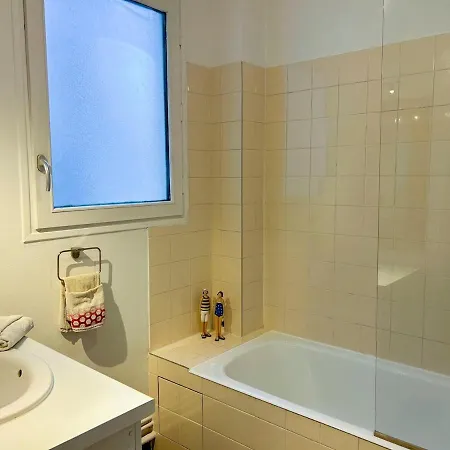 Stylish Montmartre Flat With View Apartment