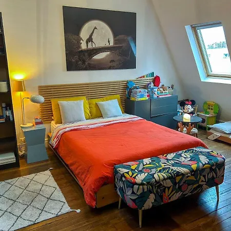Stylish Montmartre Flat With View Parigi