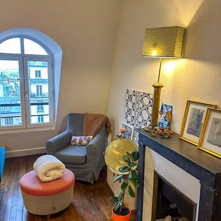Stylish Montmartre Flat With View * Parigi