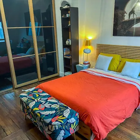 Stylish Montmartre Flat With View Parigi